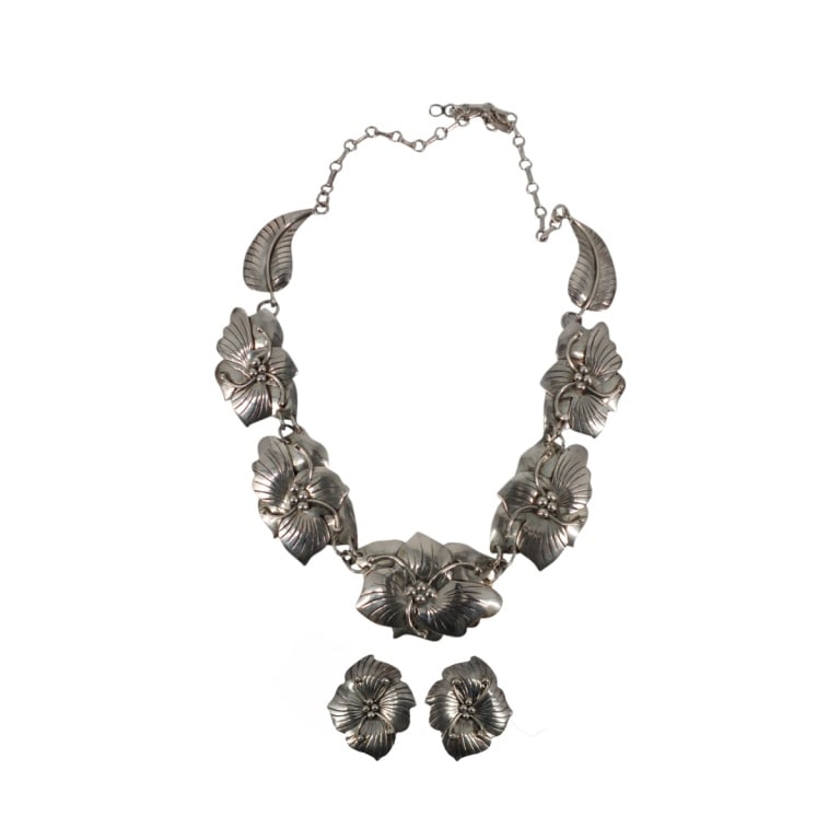 Carol Felley 3 Pc Sterling Flower Necklace Suite: Carol Felley 3 Piece Sterling Silver Southwestern Flower Necklace Suite. Includes adjustable necklace and a pair of pierced earrings. Signed with artist's mark, Sterling. Necklace measures 20-1/2" L