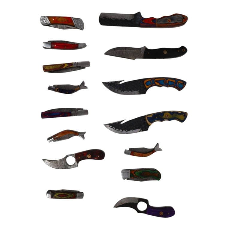 (17) Damascus Steel Fixed Blade & Pocket Knives: (17) Damascus Steel Fixed Blade & Pocket Knives. Colorful wood or resin handles and leather sheaths. Measures 4" - 8". Condition: Good condition. Estimate 50 - 100 Domestic shipping Third Party