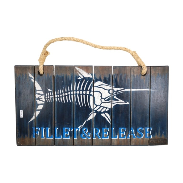 Decorative Slat Wood Sign "Fillet & Release": Decorative Painted Slat Wood and Rope Sign "Fillet & Release". Measures 17" x 32-1/2". Condition: Good condition. Estimate 100 - 200 Domestic shipping Third Party