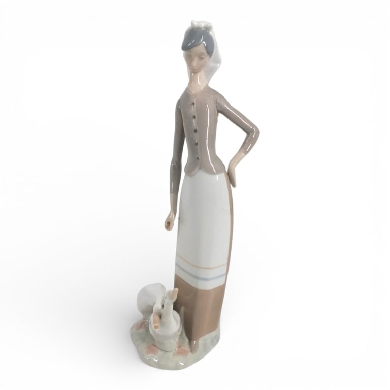 2 Lladro Figurines #4501, #1035 - 2