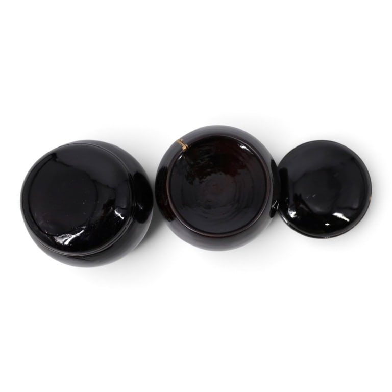 Two Round Black Lacquer Lidded Bowls - 3