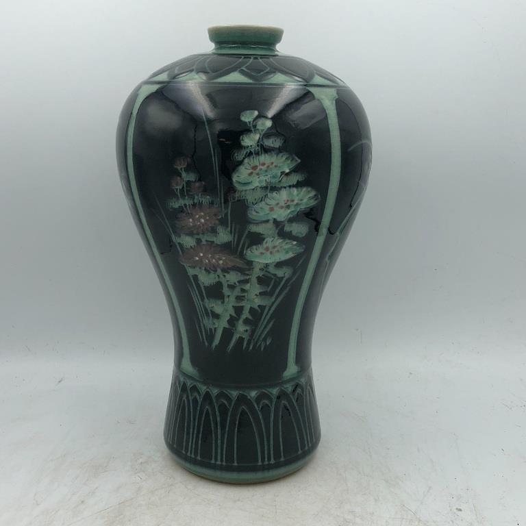 ASIAN HANDPAINTED GREEN VASE 15 InchesASIAN (1 of 6)