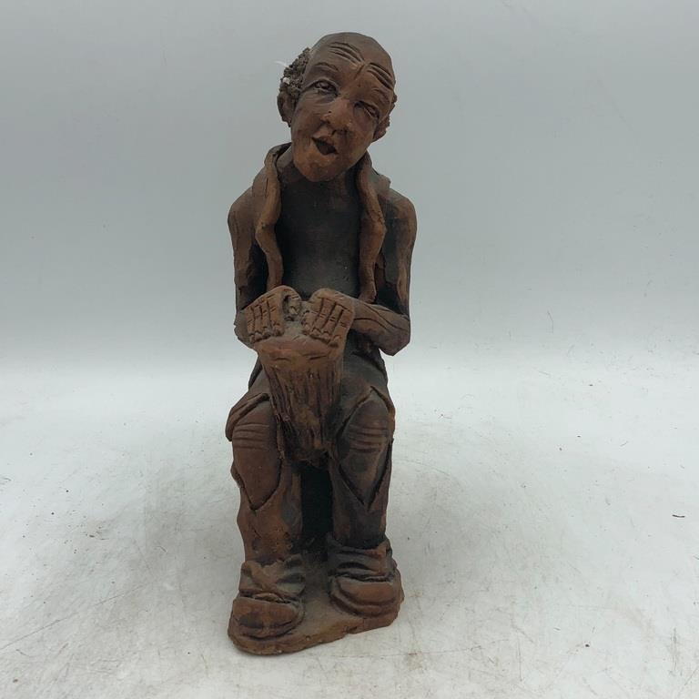 WOODEN FIGURE PLAYING DRUMS: WOODEN FIGURE PLAYING DRUMS