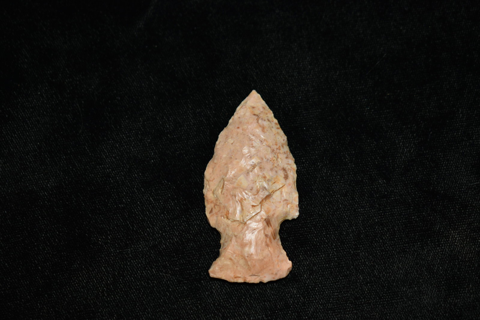 2 1/4" Gibson Arrowhead: 2 1/4" Gibson Arrowhead found by Giles Sailer in Knox County Illinois. Ancient Arrowhead Indian Artifact