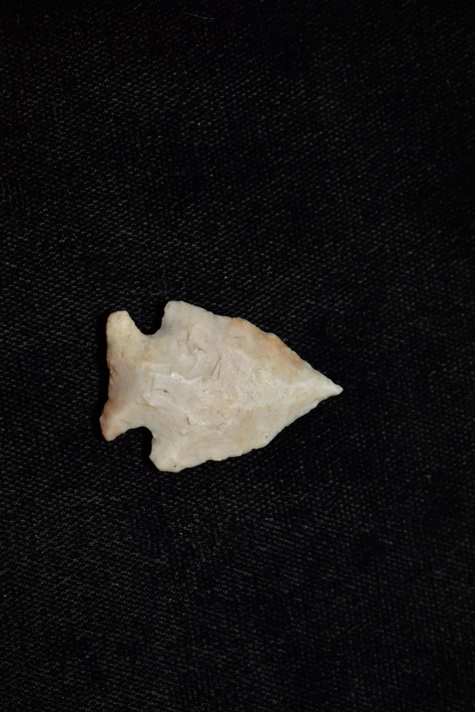 1 1/8" Finely Made Palmer Arrowhead: 1 1/8" Finely Made Palmer Arrowhead found by Giles Sailer in Knox County Illinois. Ancient Arrowhead Indian Artifact