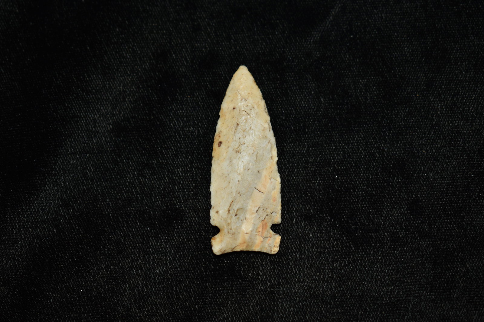 2 1/8" Very Fine Robinson Arrowhead: 2 1/8" Very Fine Robinson Arrowhead found by Giles Sailer in Knox County Illinois. Ancient Native American Arrowhead Indian Artifact