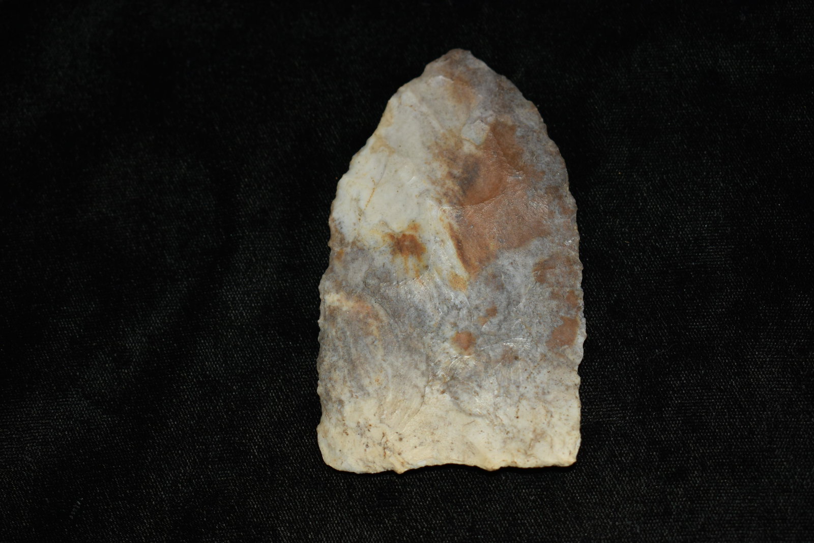 3 7/8" Avon Wadlow Blade: 3 7/8" Avon (Also known as Fulton County Blue) Wadlow Blade found by Giles Sailer in Knox County Illinois. Ancient Native American Arrowhead Indian Artifact