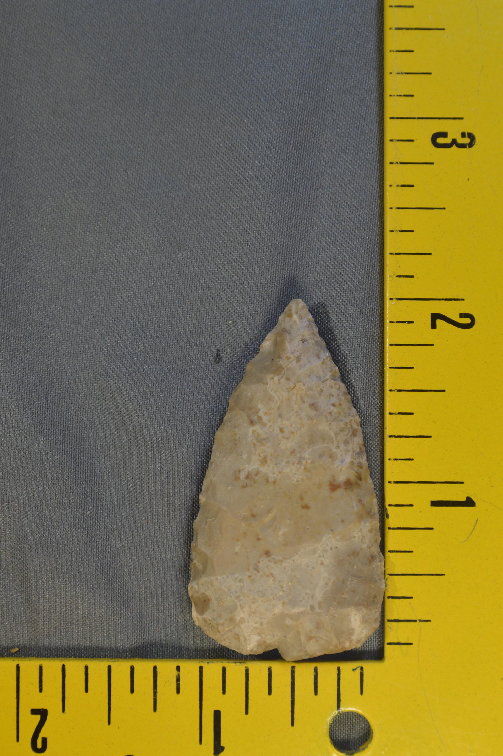 2" Covington Arrowhead. Ex; Museum Collection.: 2" Covington Arrowhead Found in Texas. 1 1/16" Wide. Ex: Ben Winchester Collection.