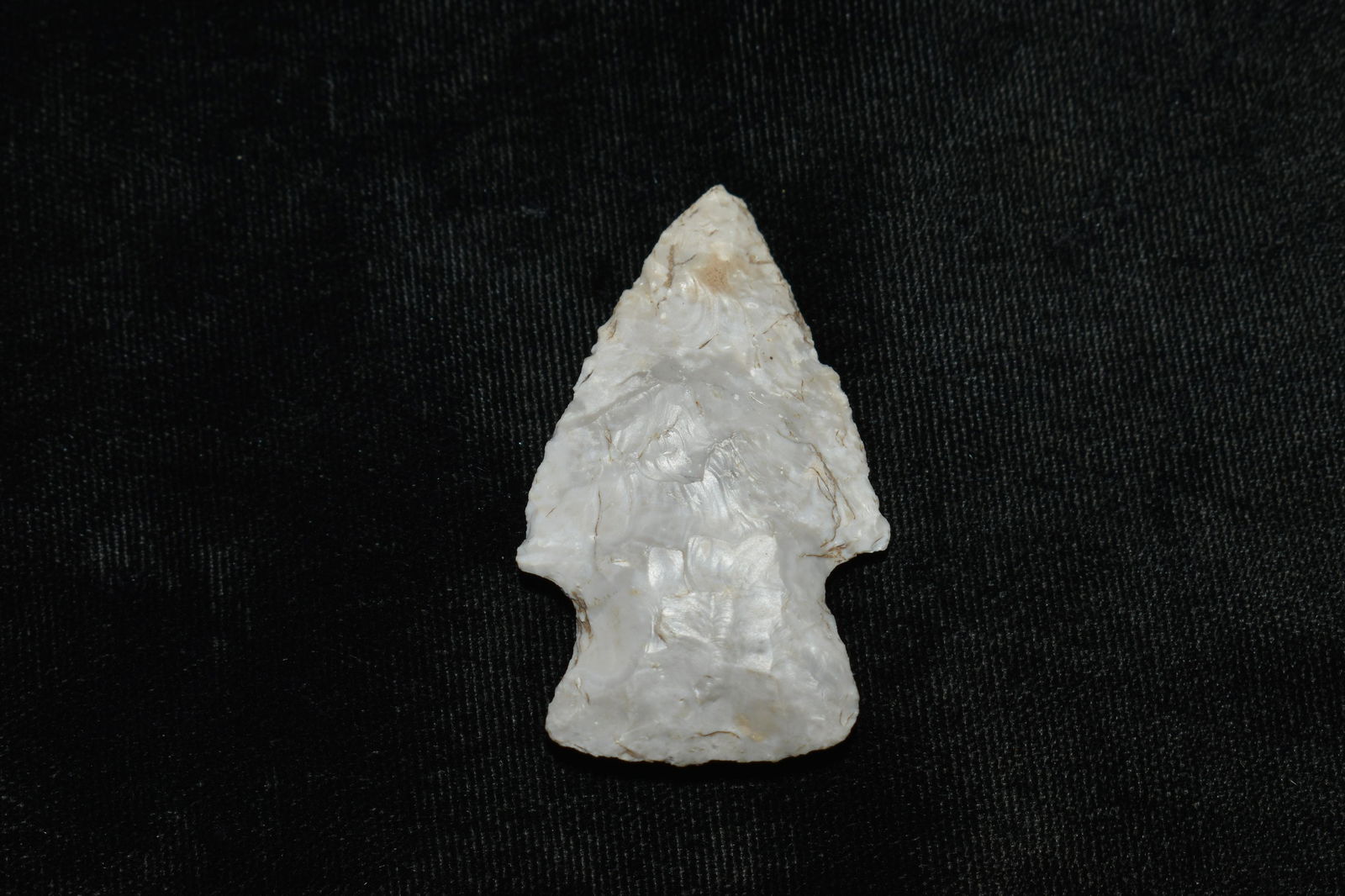 1 7/8" Steuben Arrowhead: 1 7/8" Steuben Arrowhead made of mozarkite found by Chris Parkhurst on his farm in Pettis County, Missouri. Ancient Native American Arrowhead Indian Artifact.