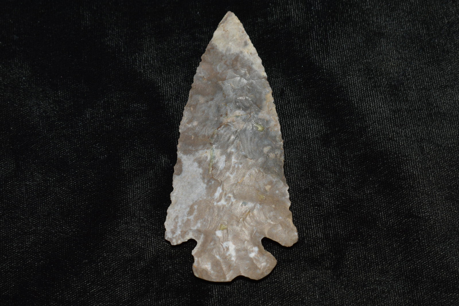 3 5/8" Ohio Dovetail: 3 5/8" Ohio Dovetail found in Warren County, Ohio by James Miracle. James hunted sites about one mile from the famous Fort Ancient Site. Ancient Arrowhead Indian Artifact