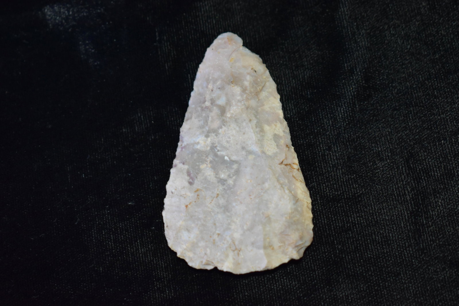 2 5/8" Cobbs Blade: 2 5/8" Cobbs Blade found in Warren County, Ohio by James Miracle. James hunted sites about one mile from the famous Fort Ancient Site. Ancient Arrowhead Indian Artifact
