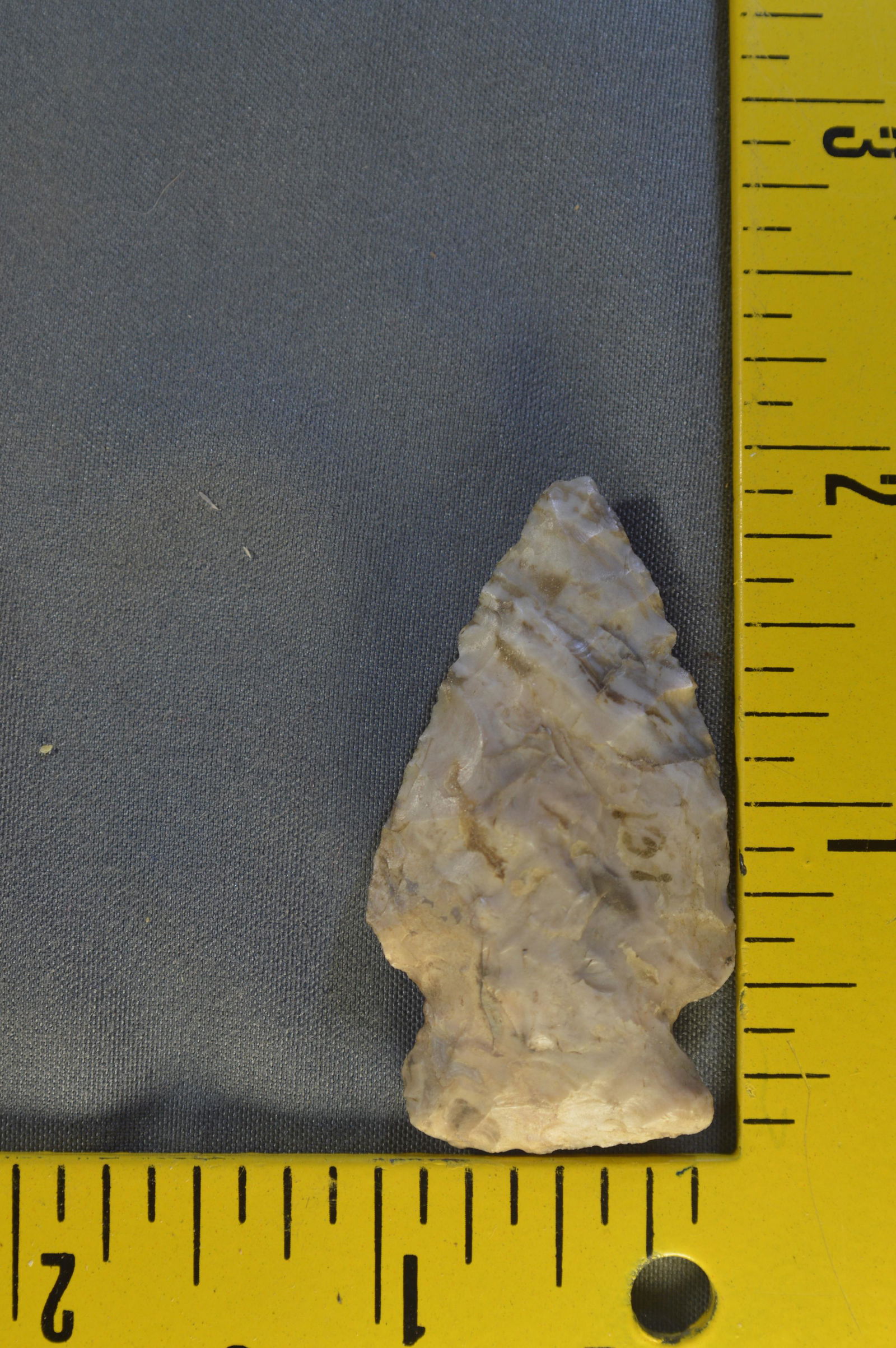 1 7/8" Steuben Arrowhead. Osage Co. MO.: 1 7/8" Steuben Arrowhead Found in Osage Co. Missouri. 1 1/16" Wide.