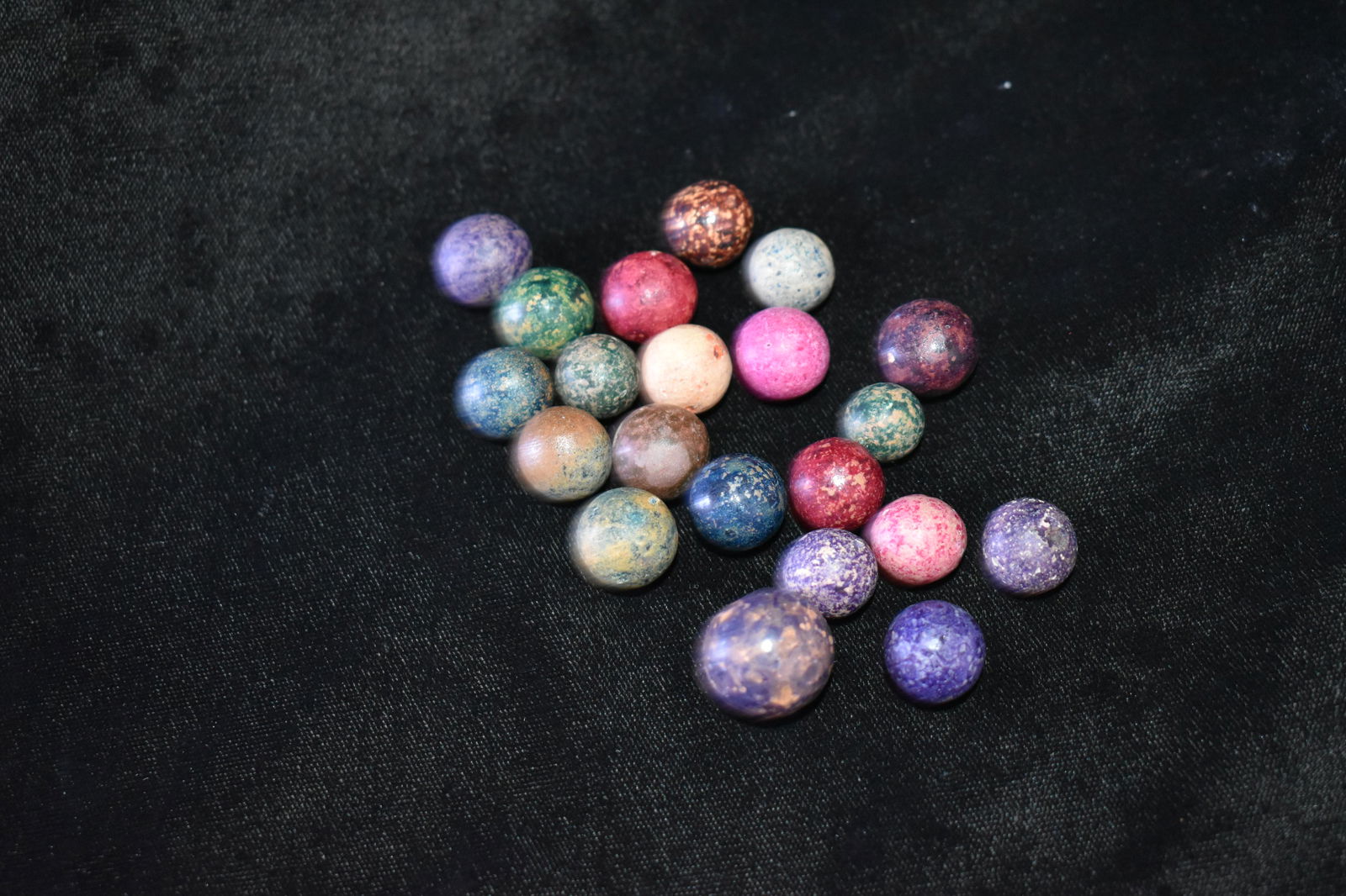 20 Bennington and Clay Marbles: 20 Antique marbles from the mid to late 1800's. Mostly bennington or crockery marbles. All are in very good condition.