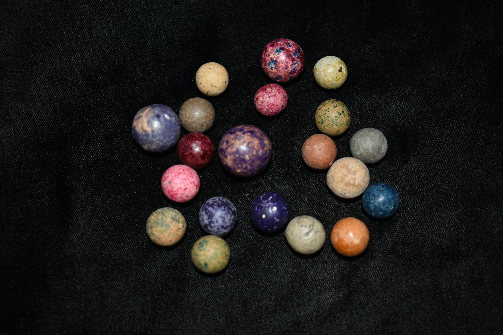 20 Civil War Era Benningtons: 20 Antique marbles from the mid to late 1800's. Mostly bennington and/or earthenware marbles. All are in very good condition.