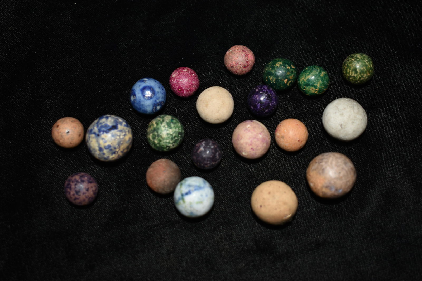 20 Civil War Era Benningtons: 20 Antique marbles from the mid to late 1800's. Mostly bennington and/or earthenware marbles. All are in very good condition.