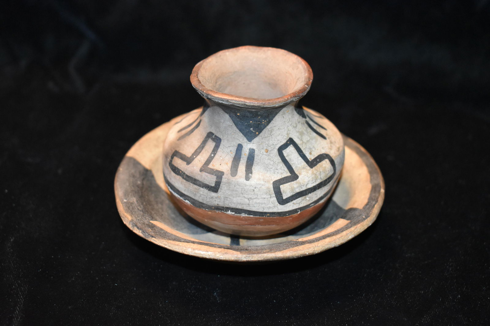 1909 Tesuque Pueblo Native American Pot and Bowl Set (1 of 6)