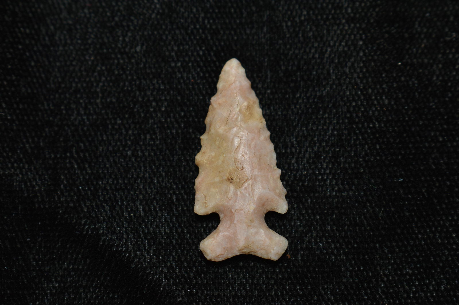 1" Finely Flaked Bird Point Arrowhead (1 of 3)