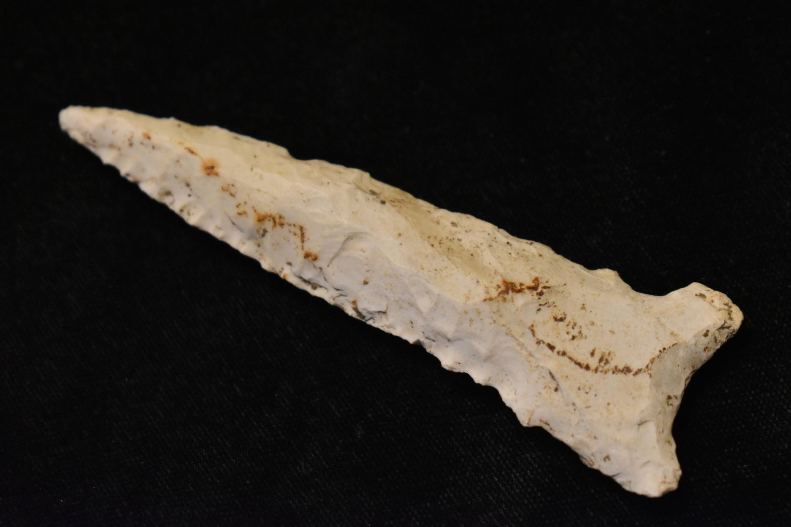 3 3/4" Transitional Dalton to Graham Cave: 3 3/4" Transitional Dalton to Graham Cave. Excellent specimen. Hold your hand over the base on one side and you have a Dalton. Do the same on the other and you have a graham cave. Found by Bob Beckman