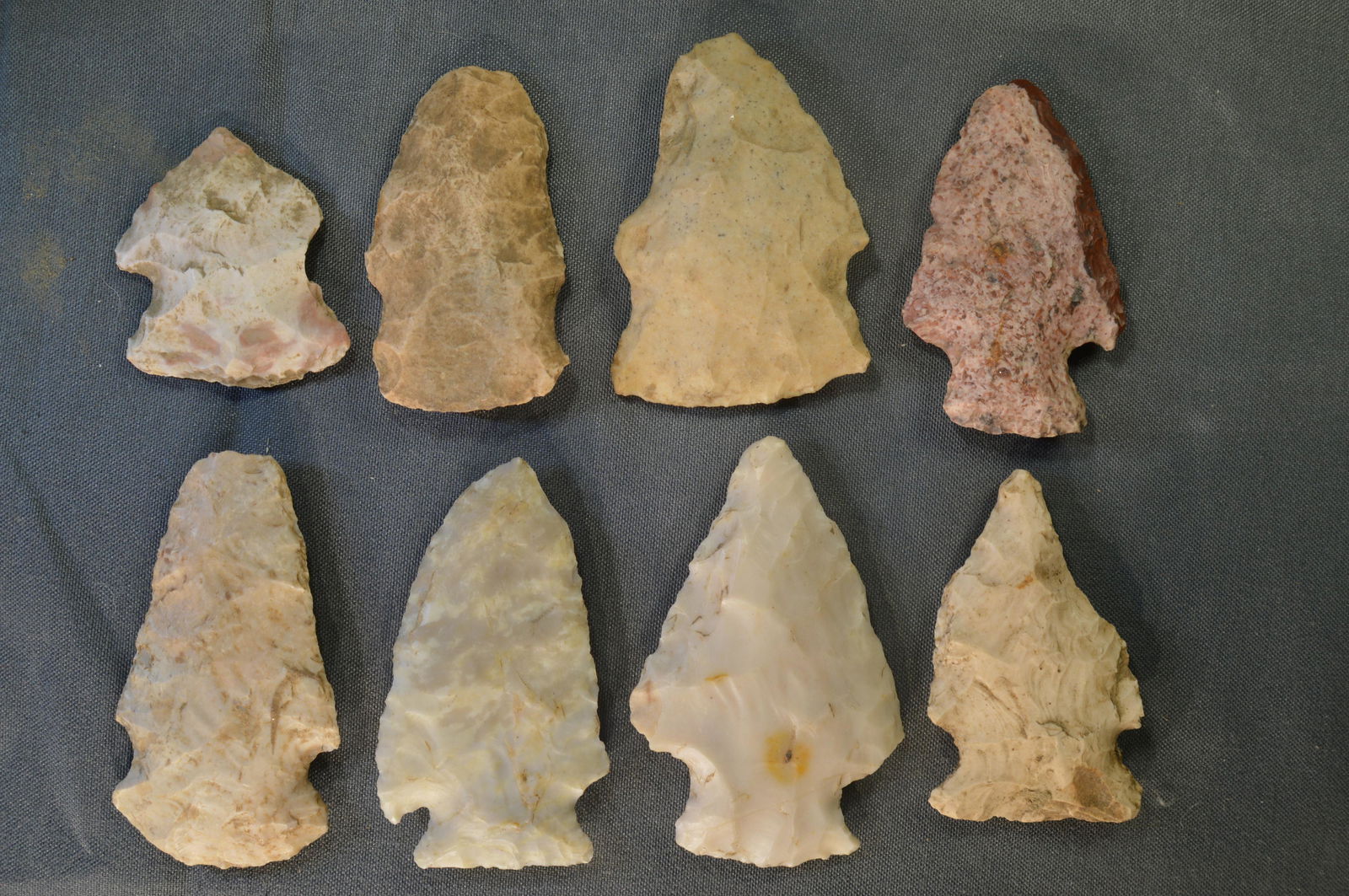 8 Small Arrowheads (1 of 4)