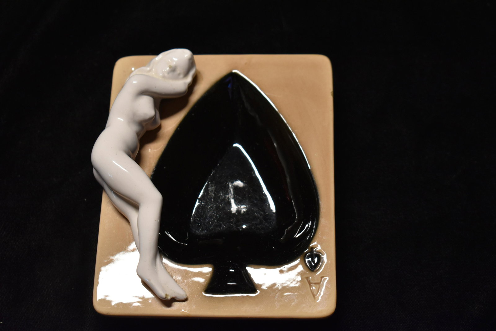 Nude Art Deco Retro Ace of Spades Ash Tray: Vintage Nude Art Deco Retro Ace of Spades Ash Tray. Good condition for its age. Couple minor blemishes, see photos. 5" by 4"