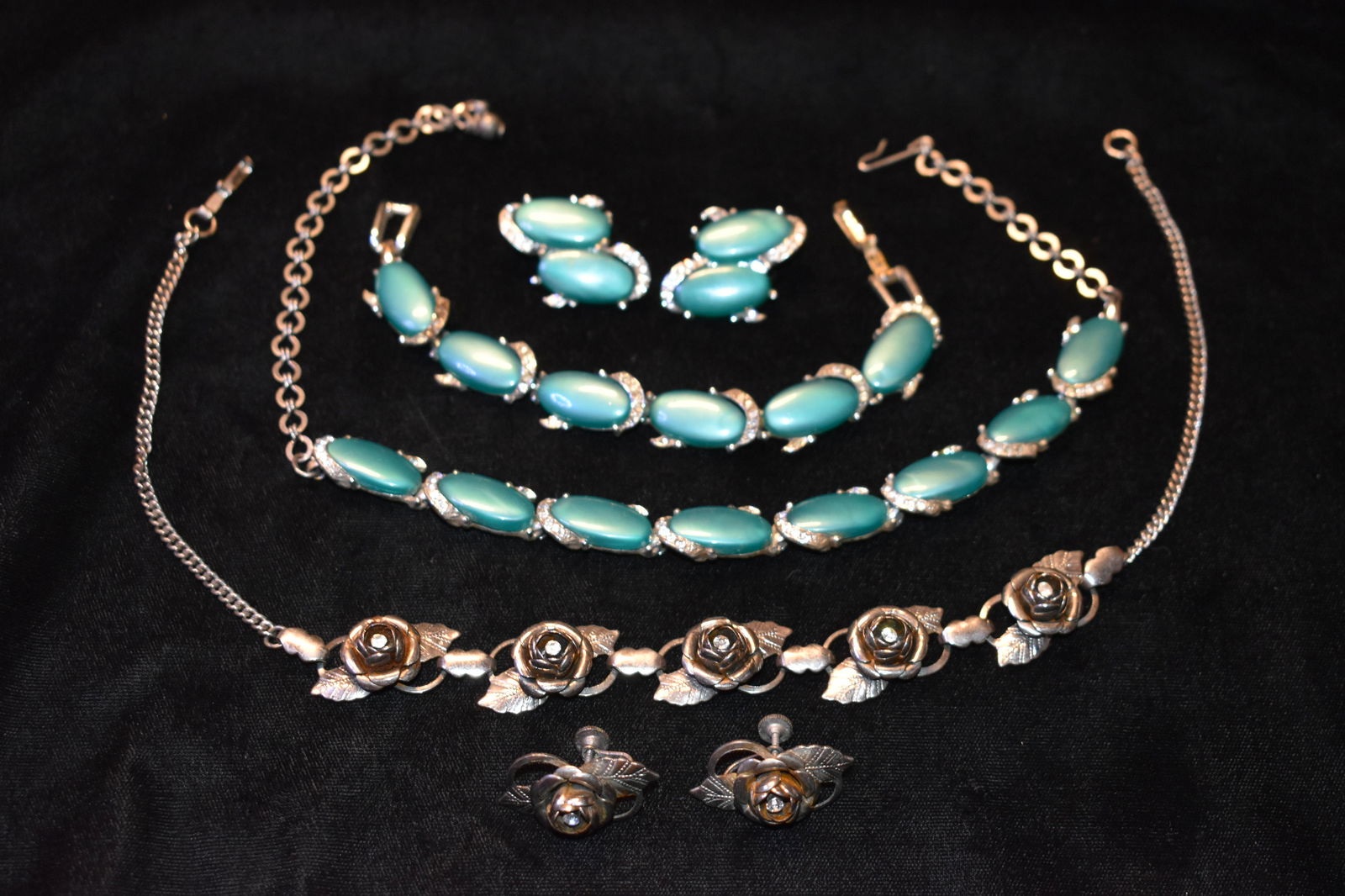 2 Vintage Costume Jewelry Sets (0559) on Feb 19, 2022 North American