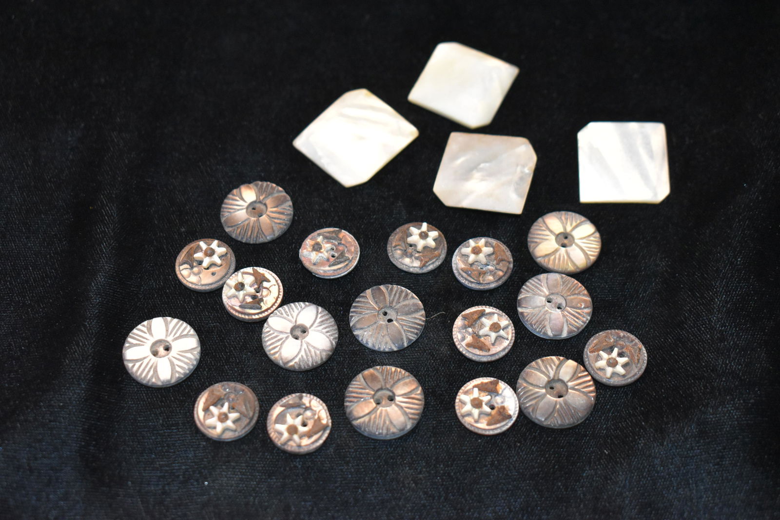 Collection of 22 1800's Buttons (1 of 4)