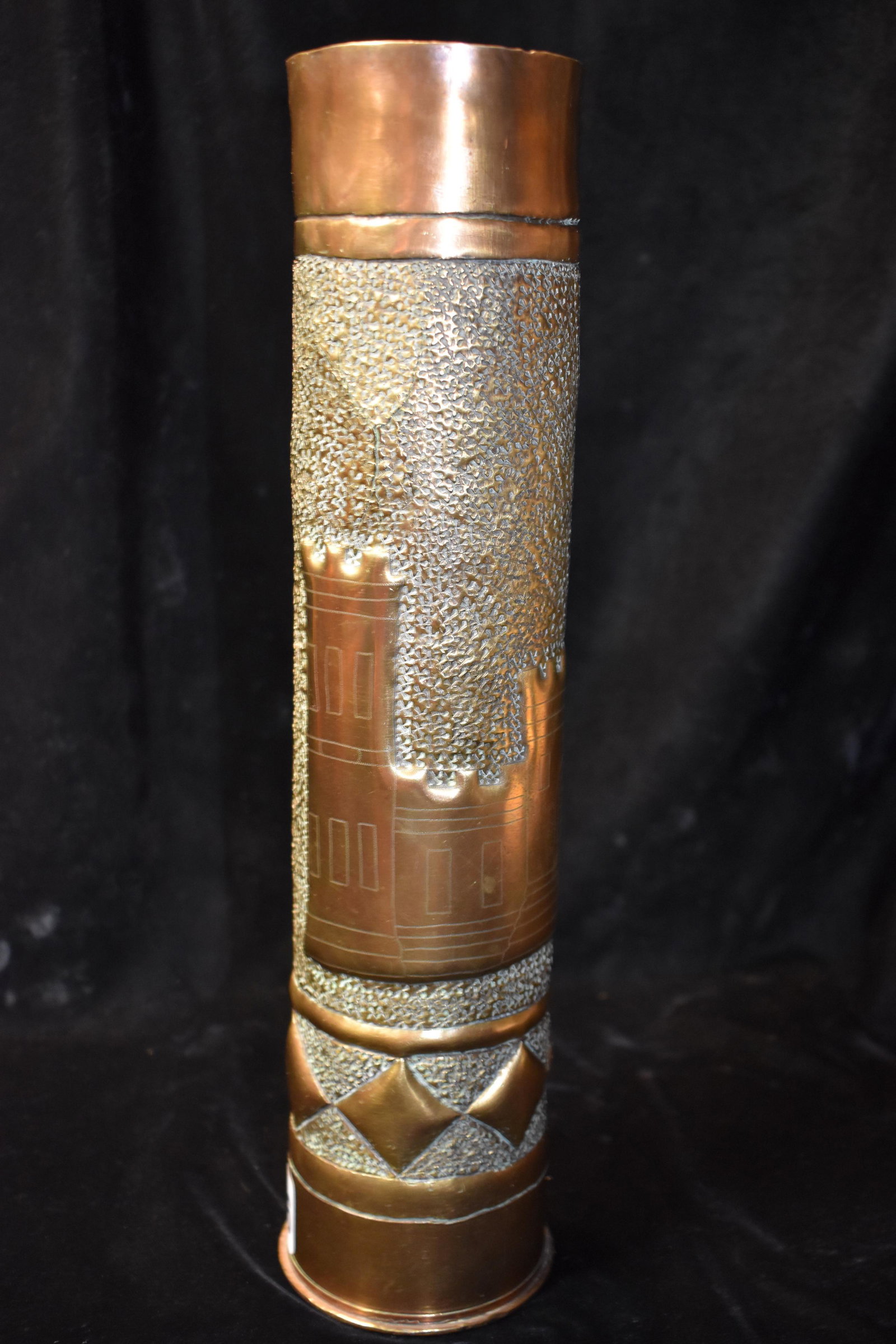 Elegant 1915 WW1 75 MM Trench Art Artillery Shell: Elegant 1915 WW1 75 MM Trench Art Artillery Shell Casing. This piece Portrays a Castle which is a common theme with many trench art pieces. This is the largest castle represented in this collection. T