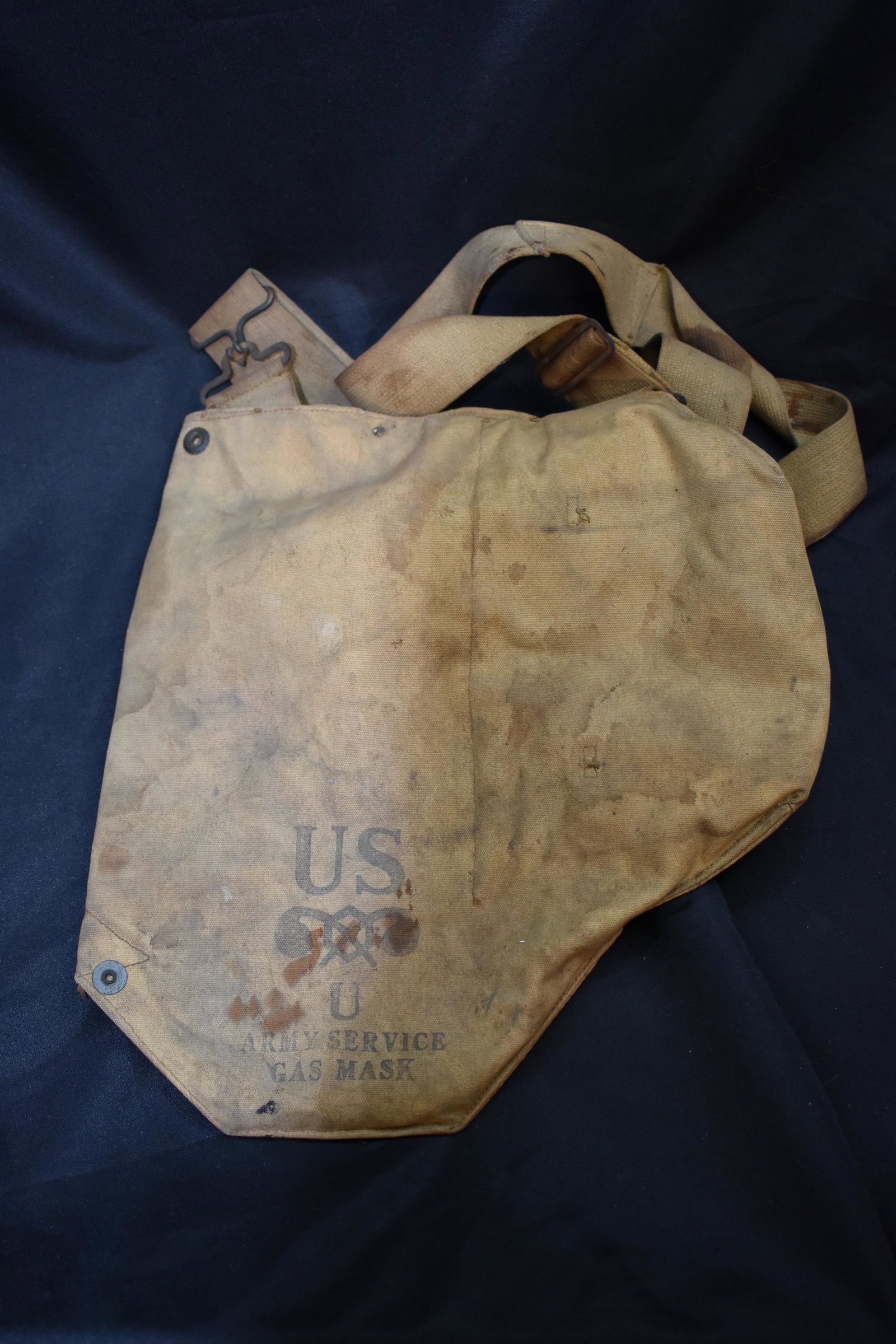 U. S. Army Service Gas Mask Bag: The gas mask is not present. Canvas Bag is in good condition. Serial number is MIVA1Ft395-1