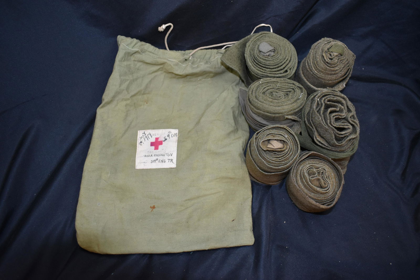 WW1 Canvas Red Cross Bag with 3 sets of Puttees (1 of 5)