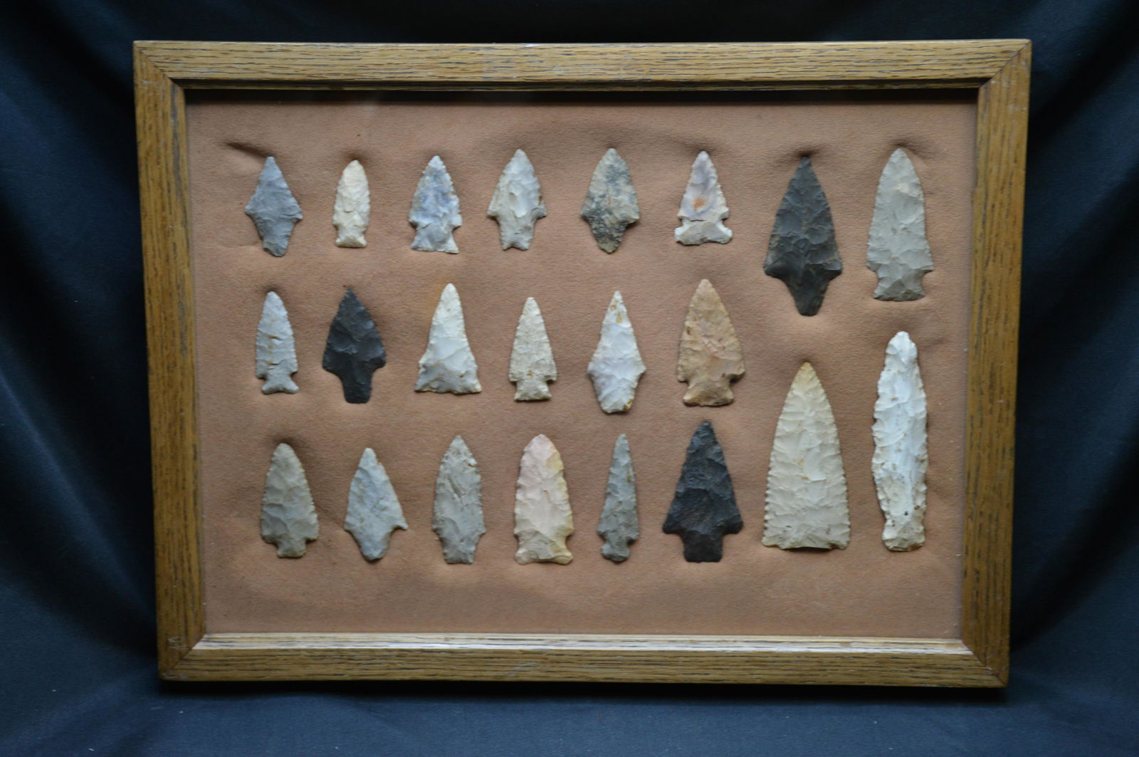 Frame of 22 Arrowheads Authentic (1 of 6)