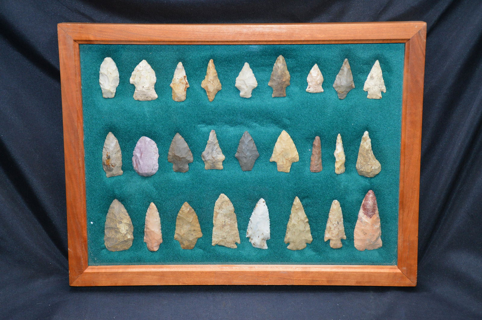 Frame of 26 Arrowheads Authentic (1 of 6)