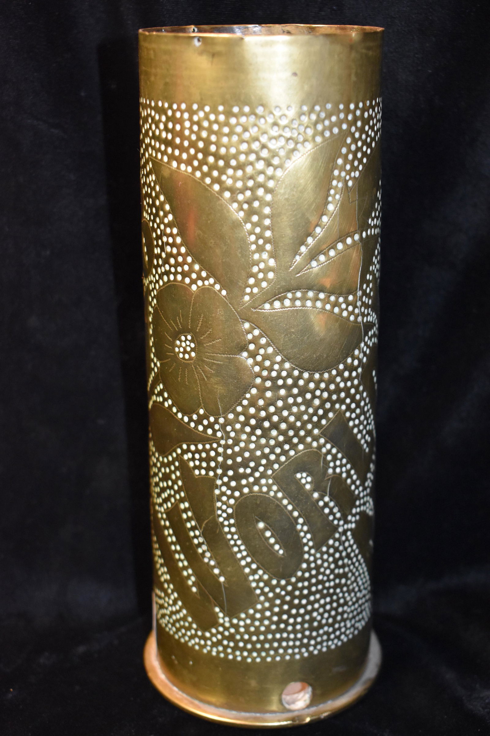 WORLD WAR I NOV-11-1918 Trench Art Artillery Casing (1 of 5)