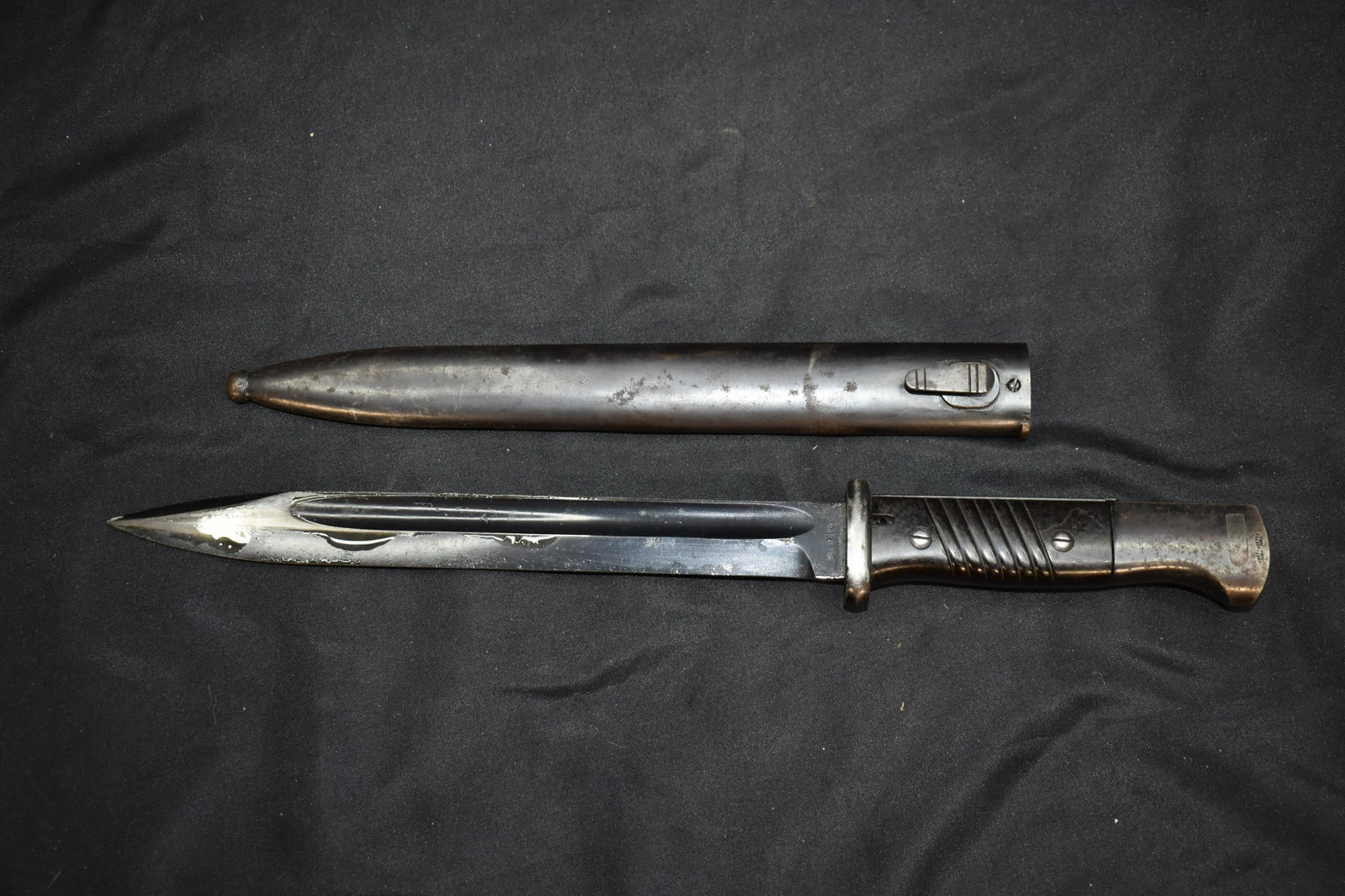 German WW2 41 ASW Marked K98 Bayonet: Has a bakelite grip and was used by the German Army in WW2. Has 14 stamped in the sheath. The blade was oiled and stored well which maintained a great finish. 16 inches long.