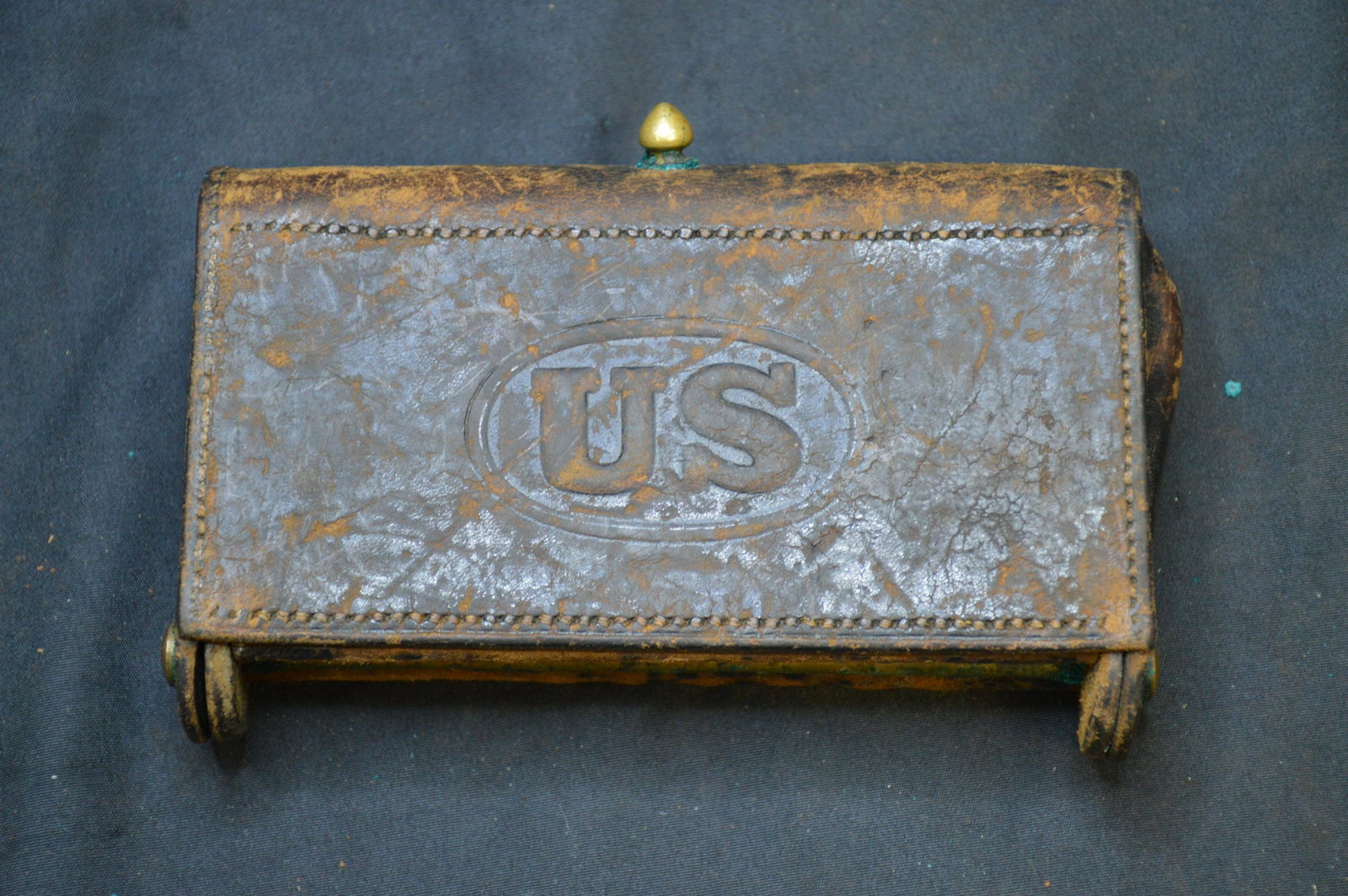 Original Civil War US Leather Cartridge Box |: US Civil War Ammunition Case Cartridge Box Leather Bullet Pouch 1860s Antique military McKeever Cartridge Box with embossed "US" on the flap. Constructed of heavy black steer hide leather with brass r