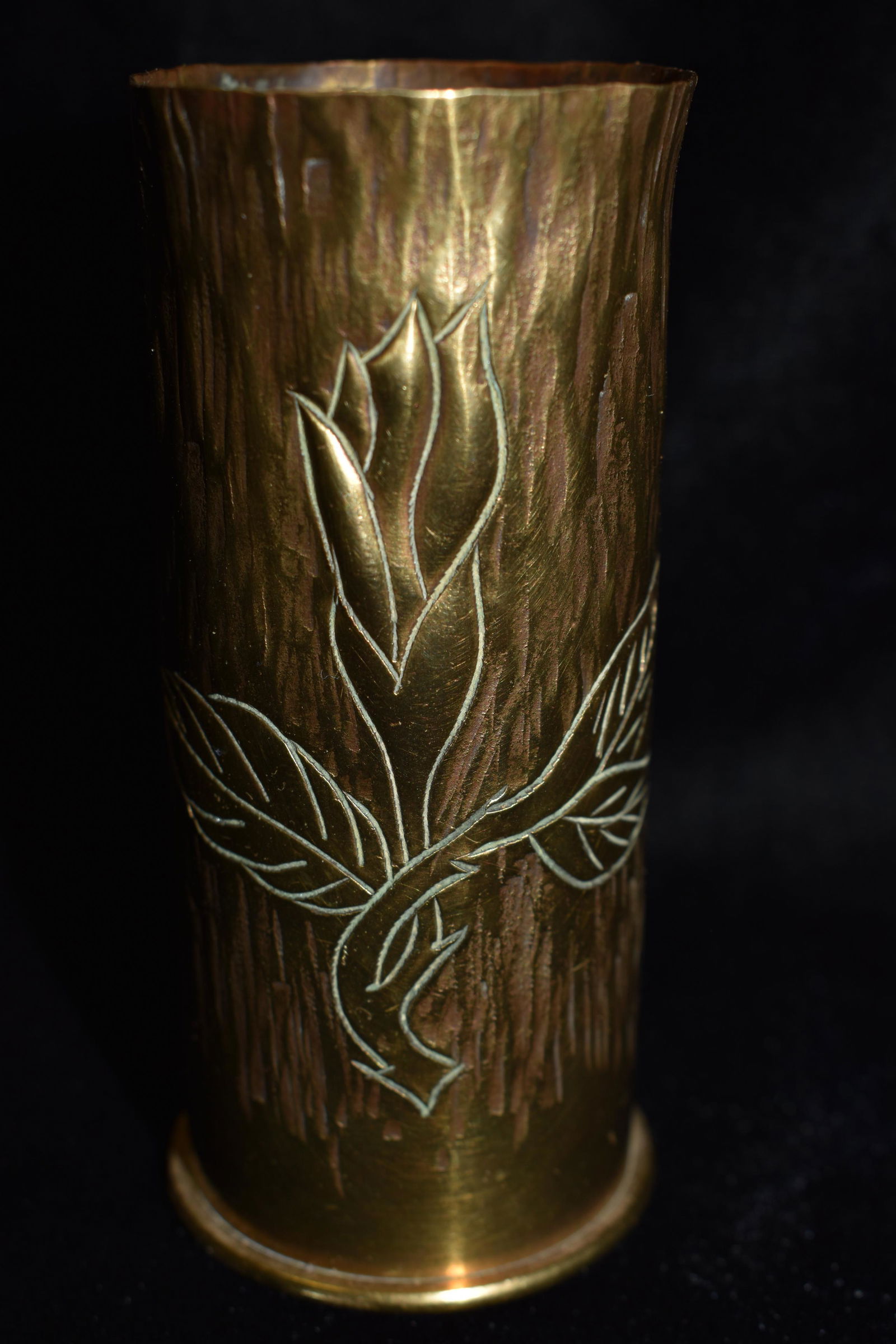 1916 WW1 Ornate Flower Trench Art 37MM Casing: 1916 WW1 Ornate Flower Trench Art 37MM Casing. This casing is adorned with a single flower with the surrounding impression symbolizing rain. The base of the shell reads 37-85 PDPs 141 9 16. It measure