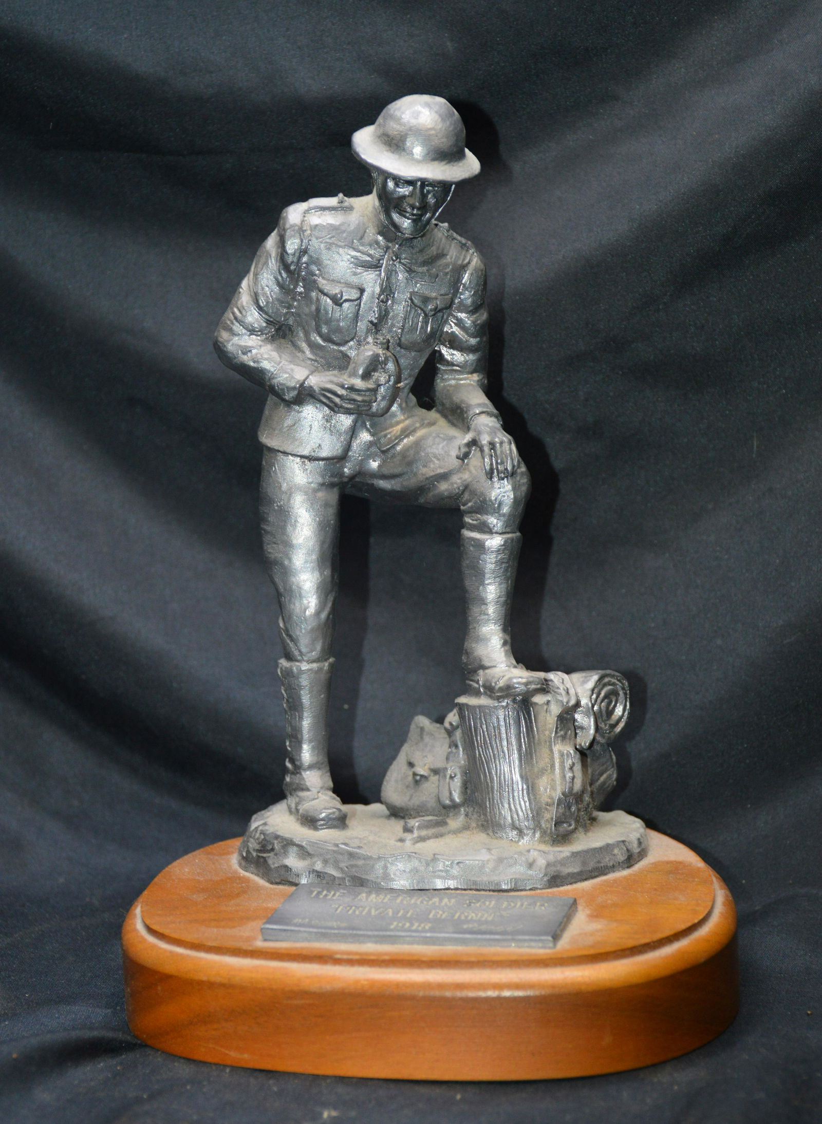 1918 WW1 Soldier Statue (1 of 5)