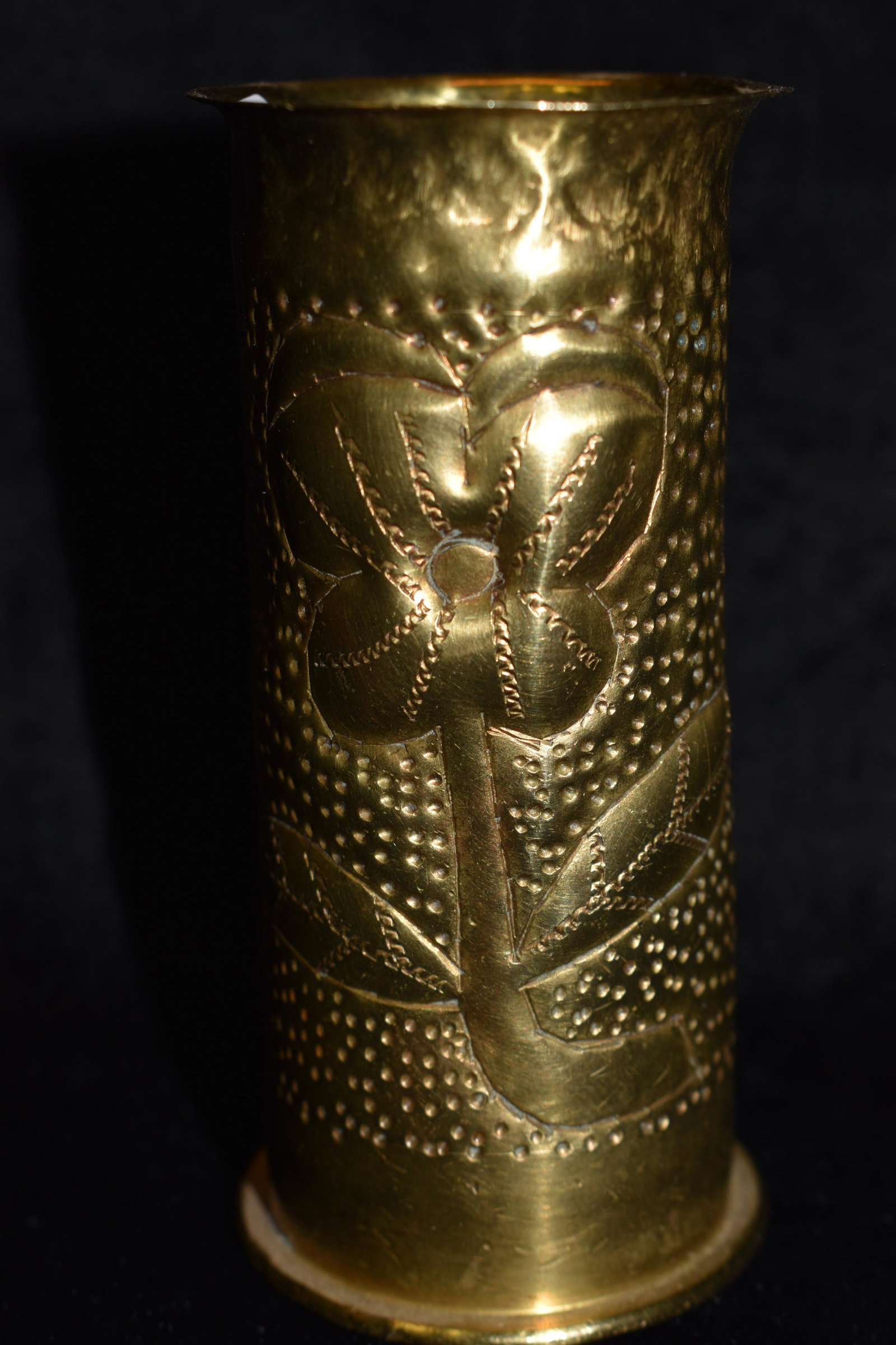 WW1 Trench Art Flower 37 MM Casing: WW1 Trench Art Flower 37 MM Casing. This piece depicts a single flower with a bullseye on the opposing side. It has no shell data on the base of it. Guaranteed WW1 to WW2 in age. It measures 3 3/4" ta