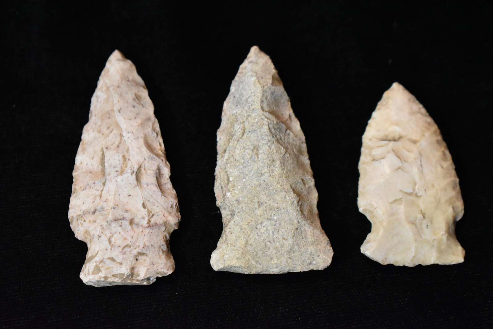 3 Arrowheads Found in Missouri: 3 Arrowheads Found by Rodney Grey in Scotland County Missouri. 1 5/8" to 2 1/8"