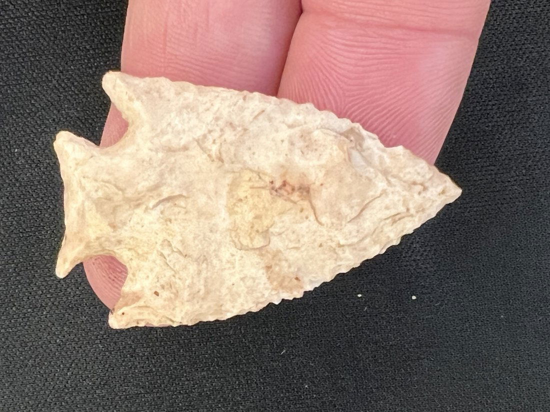 1 13/16" Pelican Lake Arrowhead (1 of 9)