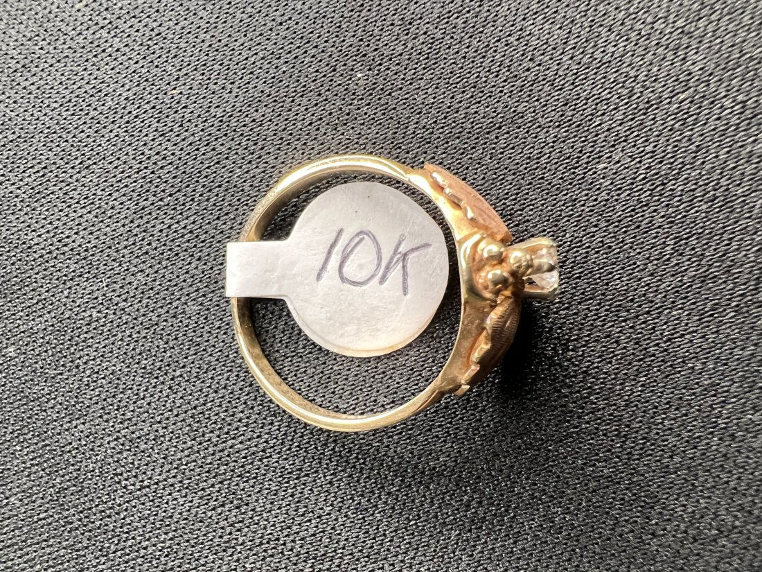 10K Gold Ring 2.48g: 10K Gold Ring