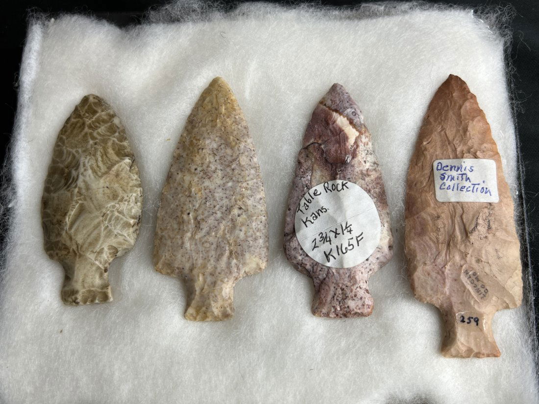 Frame of 4 Modern Table Rock Arrowheads (1 of 3)