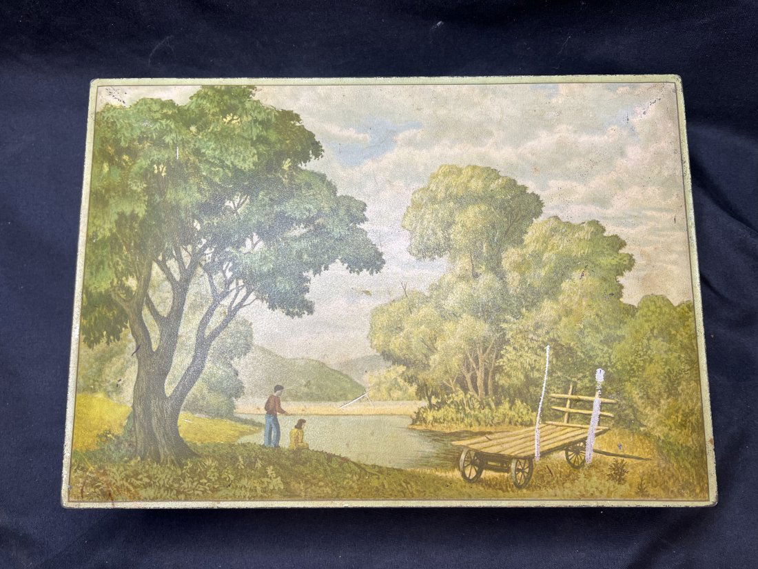 Vintage Nabisco Cracker Tin with a hinged lid 1920's (1 of 4)