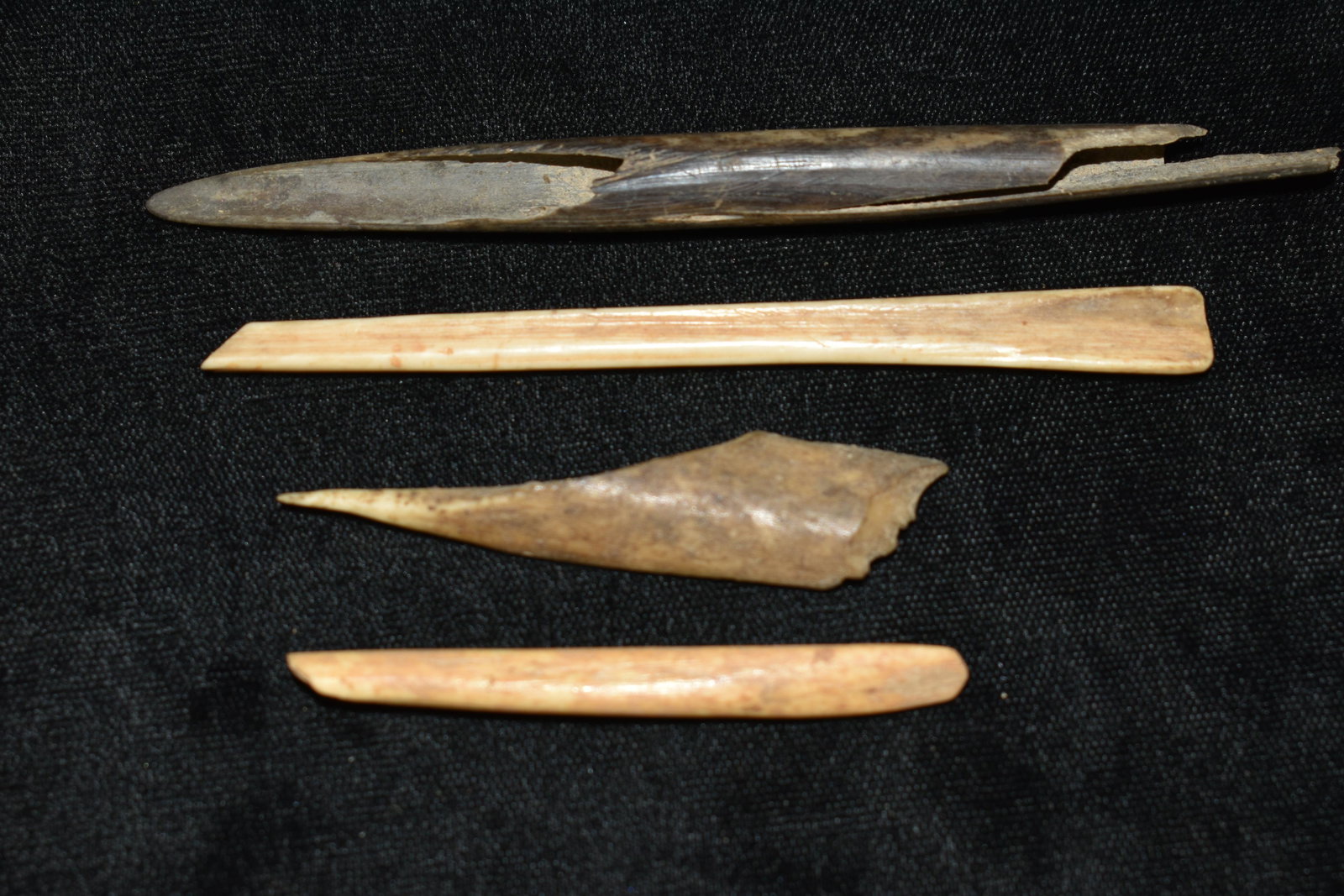 4 Bone Awls or Bone Dart Tips: 4 Bone Awls or Bone Dart Tips Found in Dent Co. Missouri by Martin Hart. They measure 2 3/8" to 4 1/2"
