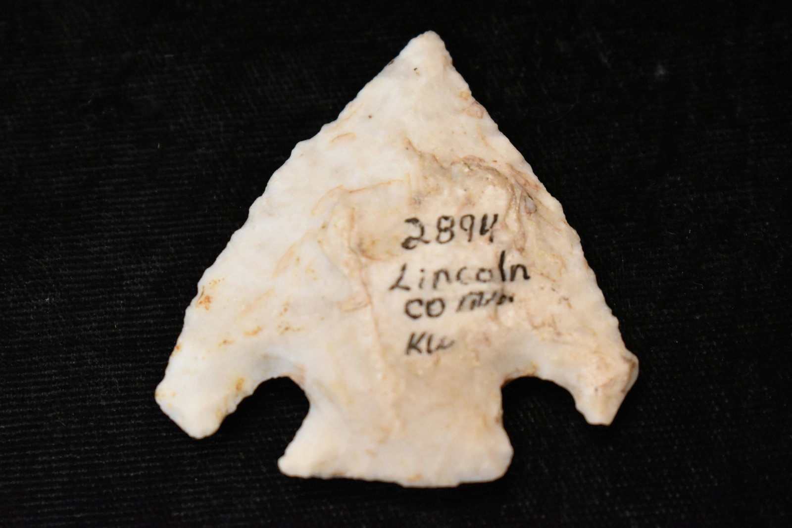 1 7/8" Big Creek found in West Central Missouri Ex Steve Manos Collection: 1 7/8" Big Creek found in West Central Missouri. Appears to be made of a burlington or white marshal chert. Ex Steve Manos Collection