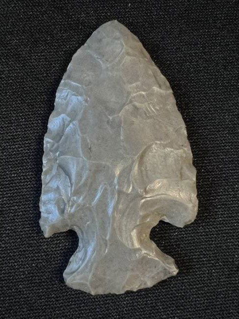 2 1/2" Hopewell/Snyders Found in Madison Co. Indiana. Made from a high grade piece of horn stone (1 of 4)