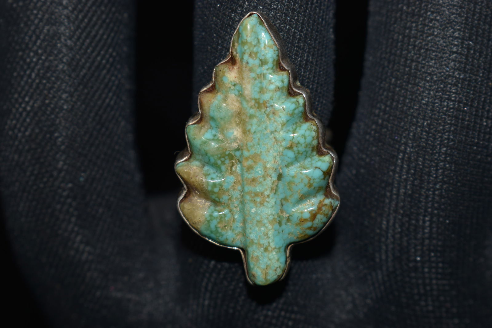 Old Pawn Turquois Effigy Leaf or Christmas Tree Sterling Silver Ring Size 7 (1 of 6)