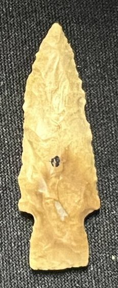 2 1/8"Stemmed Arrowhead Found in Texas Ex:Ben Winchester South Fort Museum in Hannibal.: Found in Texas Ex:Ben Winchester South Fort Museum in Hannibal.