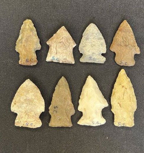 8 South Carolina Arrowheads longest point is 1 13/16" (1 of 2)