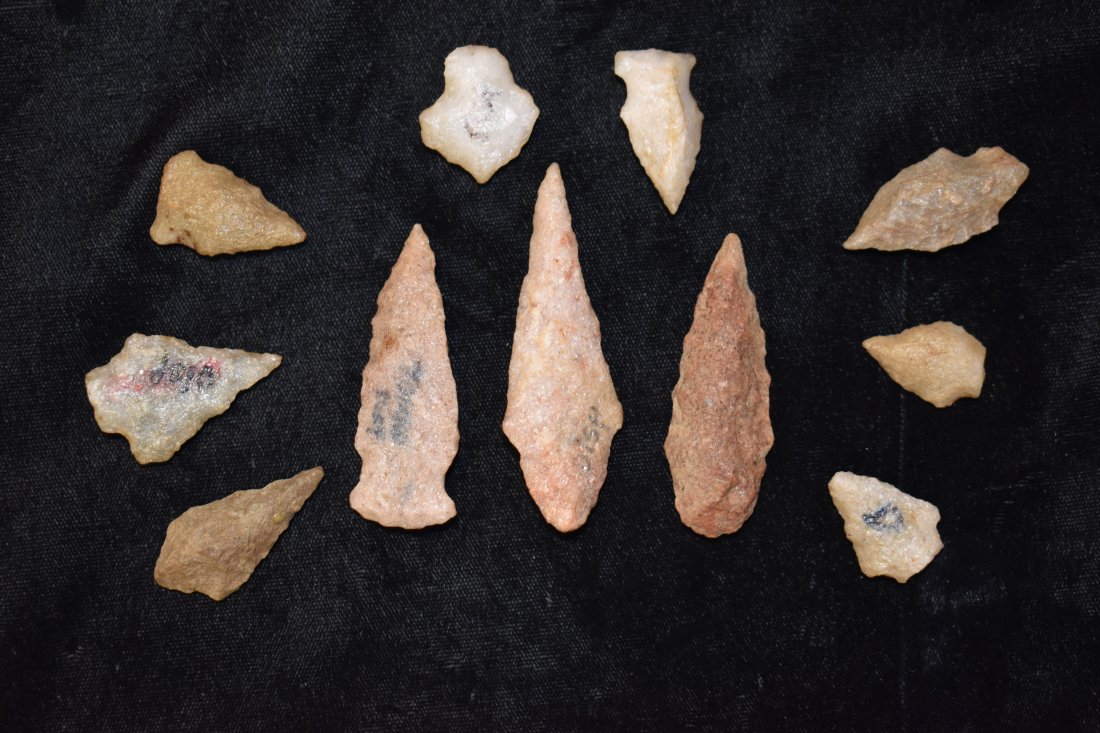 13 Quartz Arrowheads found Found in and around Dispatania, Virginia.: 13 Quartz Arrowheads found Found in and around Dispatania, Virginia. Ex Jeff Gower Collection. Sizes range from 1" to just under 2 3/4"