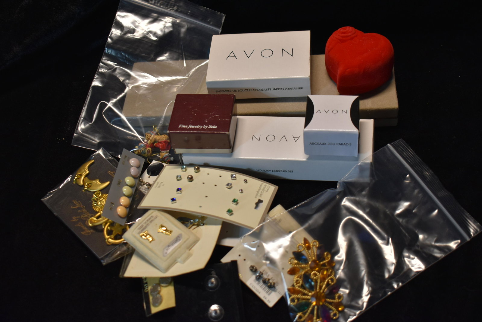 50 Sets of Earrings: 50 Sets of Earrings. Most of these earrings are new or like new. There are a few older ones still in new or close to new condition. We dont test for gold but saw no marks to tell us that any were. Ear